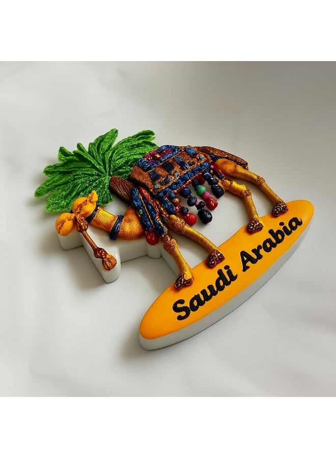 هدايا تذكارية عربية مغناطيس ثلاجة سيراميك سعودي – جمل مزخرف مع نخلة وقاعدة رملية، تذكار تراثي ملوّن يمثل جمال المملكة، مناسب للديكور والهدايا وتذكارات السفر (حِرفة سيراميكية) - Image 2